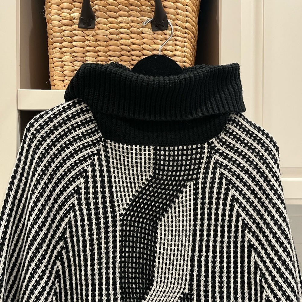 Calvin  Klein‎ Woman’s cape - Picture 4 of 6
